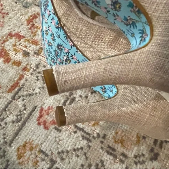 NWOT Irregular Choice Nick of Time Heel in Natural Linen and Gold Brocade - Picture 6 of 9